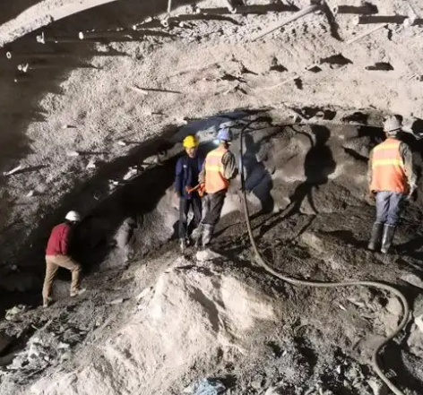 霍林郭勒拱顶带模注浆料的施工流程及注意事项